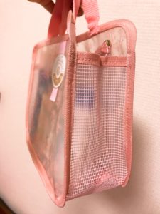 ロジャ・ガレのポーチ付きスパバッグの横側の写真