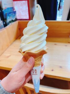 大山バラ牛乳ソフトクリームの写真